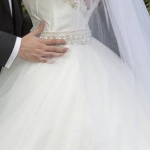 Cinderella Style Wedding Dress - Picture 4 of 7